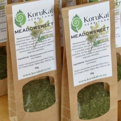 Meadowsweet dried leaves and flowers